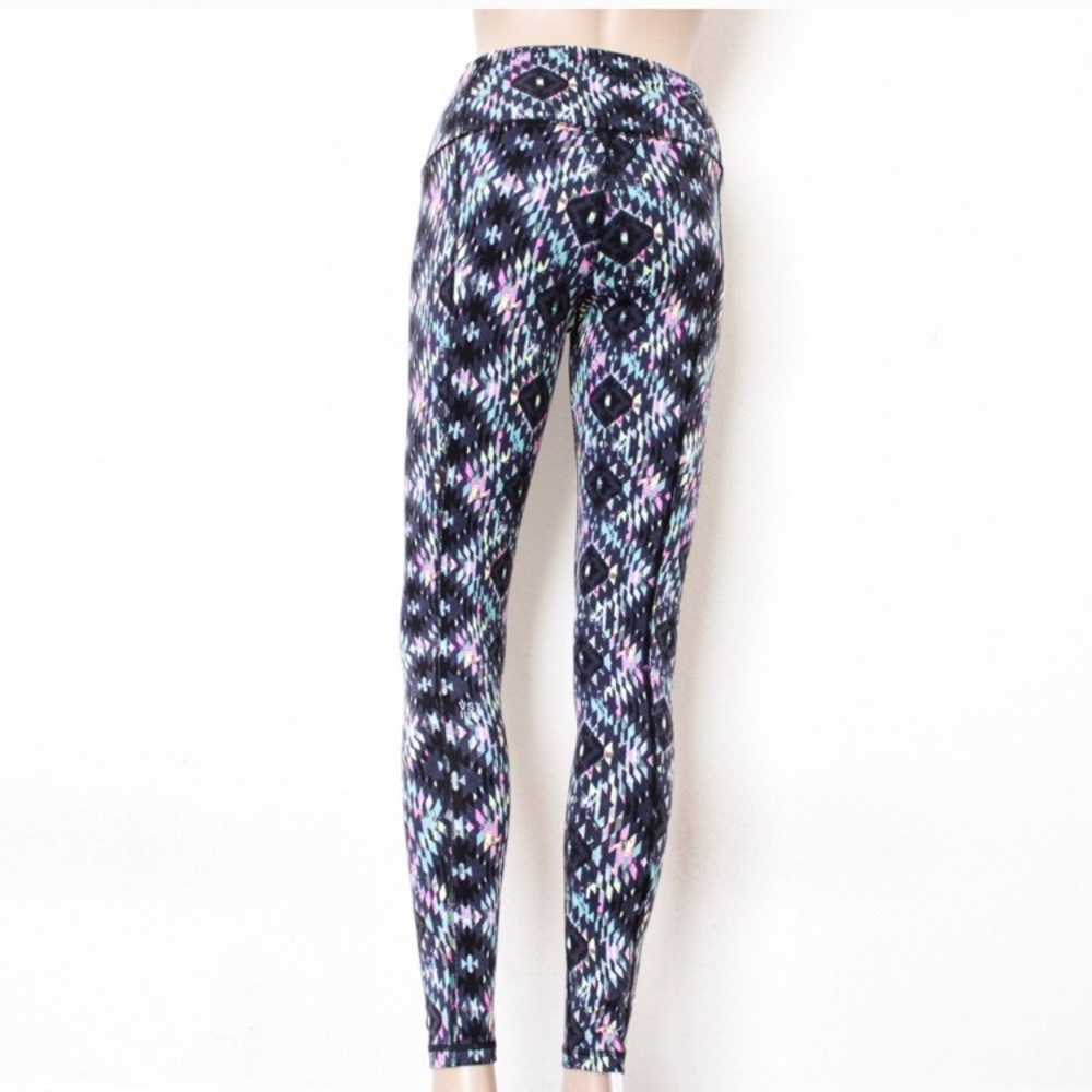 NWOT Victoria’s Secret VSX Knockout Tribal Kaleidoscope Leggings Tights XS - Picture 8 of 15
